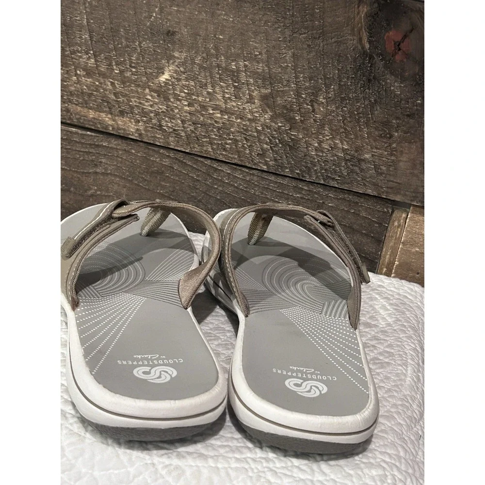 Clarks Cloudstepppers Women's Size 10M‎ Brinkley Jazz Thong Sandal Sand/Sable